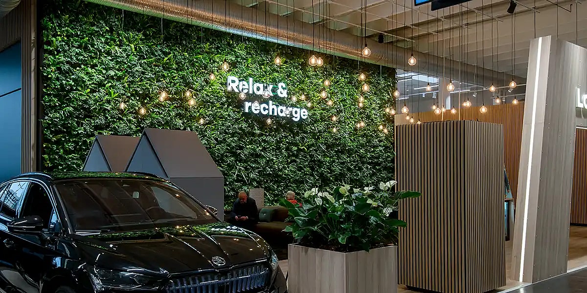 Plantevæg med logo,