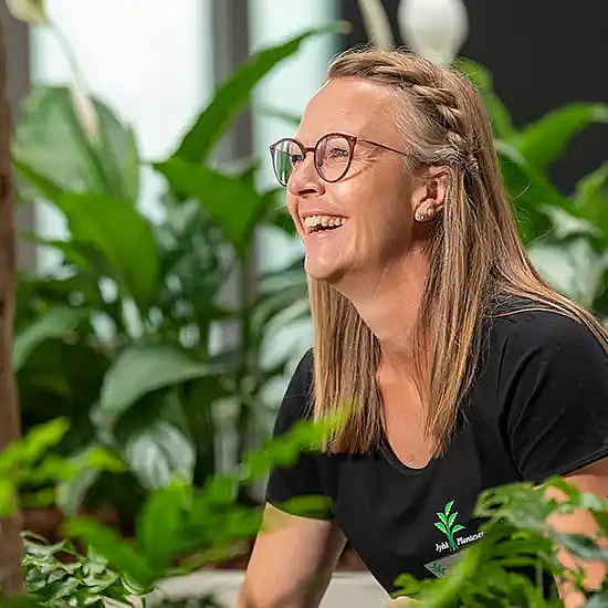 Smilende medarbejder Jydsk Planteservice,